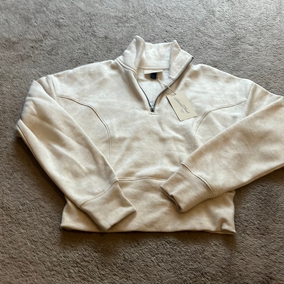 NWT Universal Thread cropped half zip sweatshirt - Picture 2 of 4